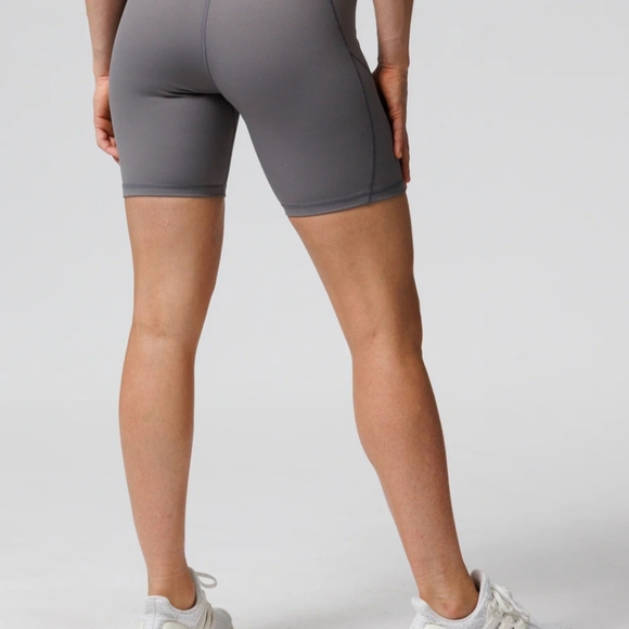 New with Tags 3 Nails Three Nails Workout Power Shorts Grey M - Picture 2 of 7